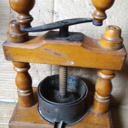 Ancienne Presse &agrave; Canard en bois  et  tole &eacute;tam&eacute;e D&eacute;but 20&egrave;me