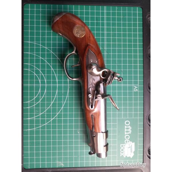 Pistolet an IX gendarmerie marque pedersoli  silex  cal15.2mm