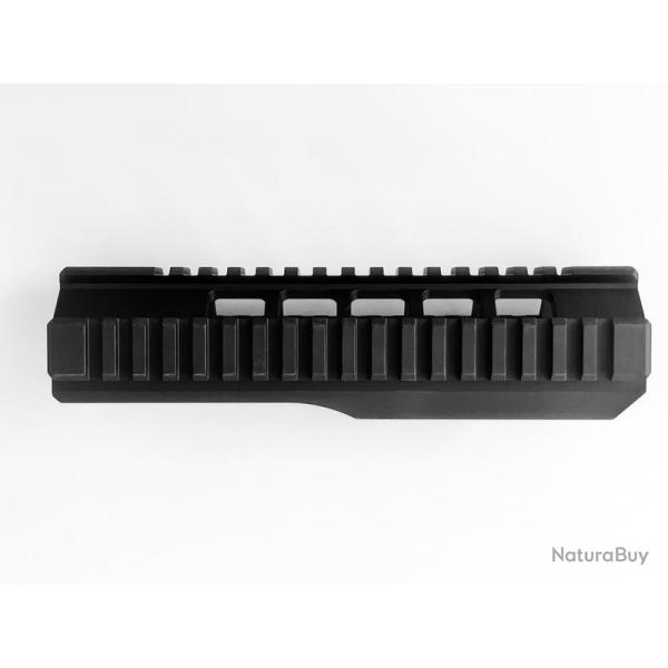 Garde-main B&T � 3 rails pour Mossberg 590. BT-21880