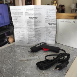 1 PISTOLET &agrave; colle &eacute;lectrique avec 1 b&acirc;tons de colle(diam&egrave;tre: 7mm)