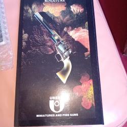 Rare catalogue UBERTI sur les miniatures Colt et Winchester