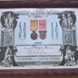 Cadre souvenir, m&eacute;dailles de Poilu, soldat Fran&ccedil;ais WW1&deg;