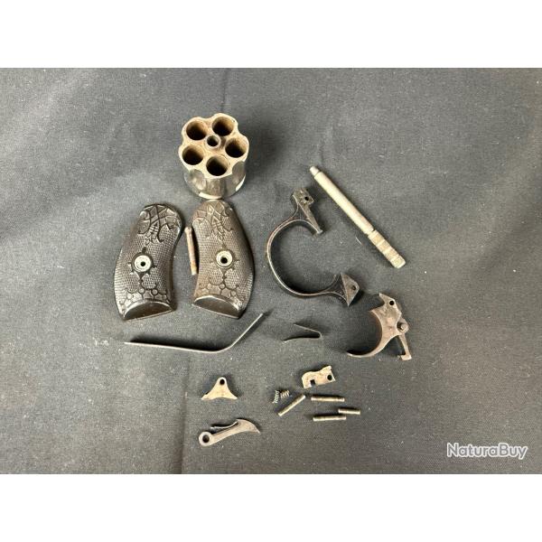 PI�CES D�TACH�ES POUR HARRINGTON RICHARDSON AMERICAN BULLDOG cal. 32sw