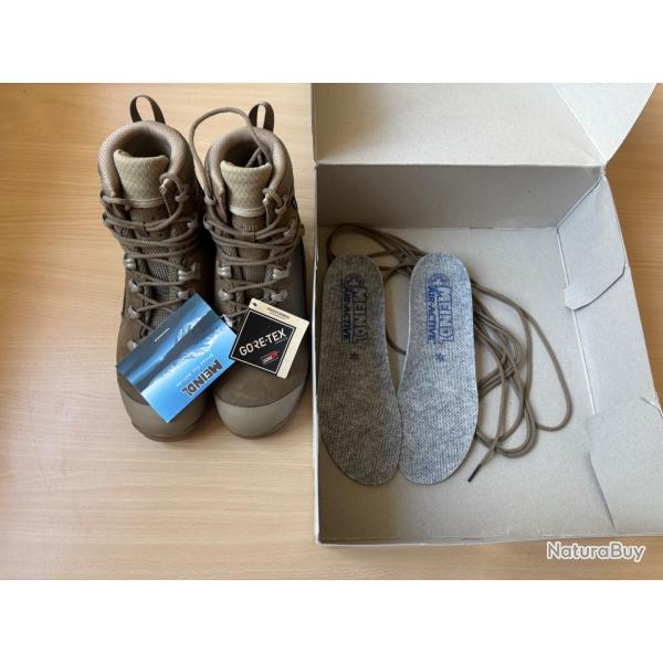 Paire de chaussures MEINDL taille 38