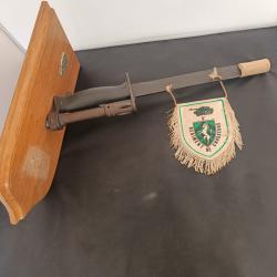 Porte fanion avec ba&iuml;onnette famas