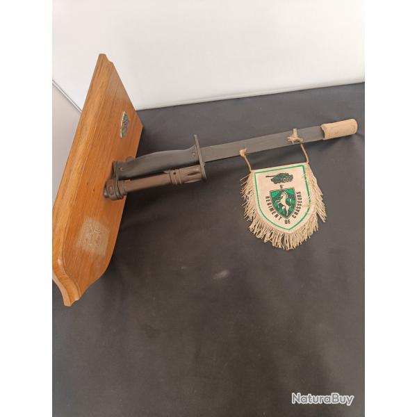 Porte fanion avec ba�onnette famas