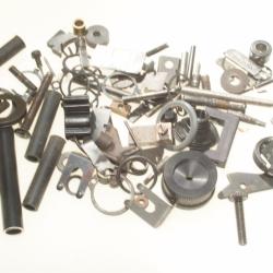 Lot fond de tiroir pi&egrave;ces vis&eacute;es