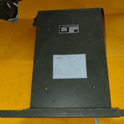 RADIO : SUPPORT MURAL POUR RADIO DE L'ARMEE FRANCAISE , JE NE SAIS PAS POUR QUEL MODELE DE RADIO , P