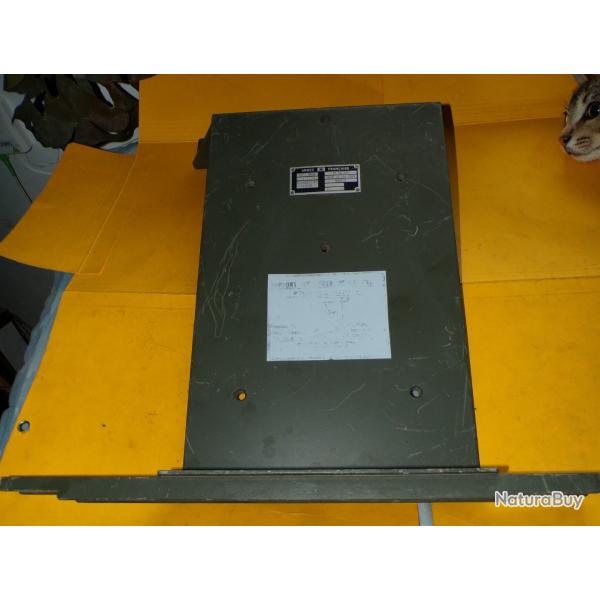 RADIO : SUPPORT MURAL POUR RADIO DE L'ARMEE FRANCAISE , JE NE SAIS PAS POUR QUEL MODELE DE RADIO , P