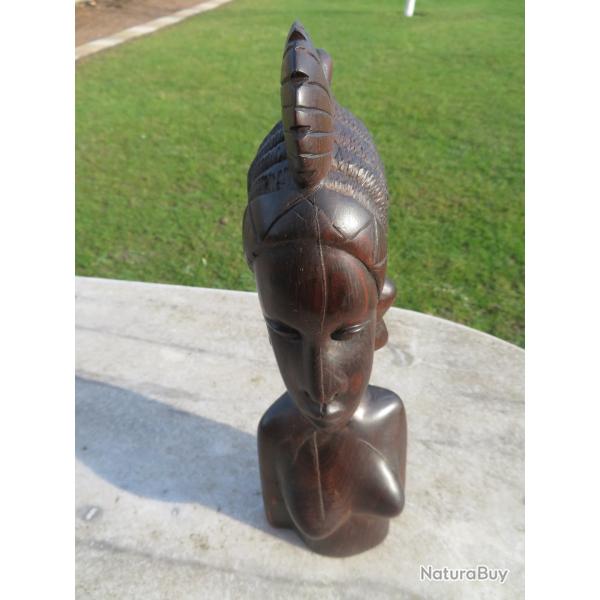 Grande statuette Africaine en bois sculpt� � la main repr�sentant un buste de femme - SENEGAL (XXe)