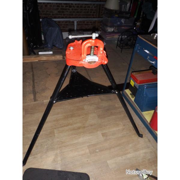 Etau - tr�pied de plombier chauffagiste Ridgid tristand 40A
