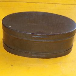 BOITE A GRAISSE POUR LEBEL WWI GUERRE 1914-1918 , DIMENSION 8,5 CM X 5,5 CM , HAUTEUR 32 MM ,POIDS 5