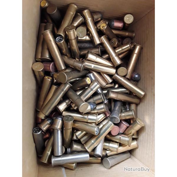 Lot de 1,5kg de bakkes et cartouches cal.9mm flob