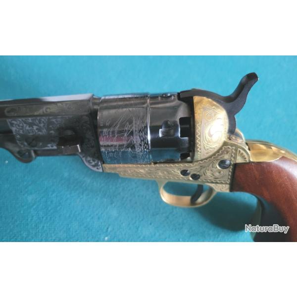 Revolver poudre noire calibre 44 Pietta Navy 1851 mod�le de luxe laiton grav�