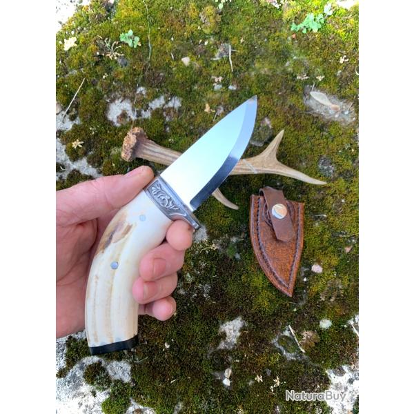 couteau de chasse d'artisan � d�pecer "skinner " ivoire de phacoch�re, �b�ne , lame 80crv2