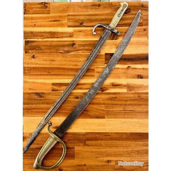 LOT MILITARIA XIXe - Sabre briquet + ba�onnette Chassepot (avec fourreau)