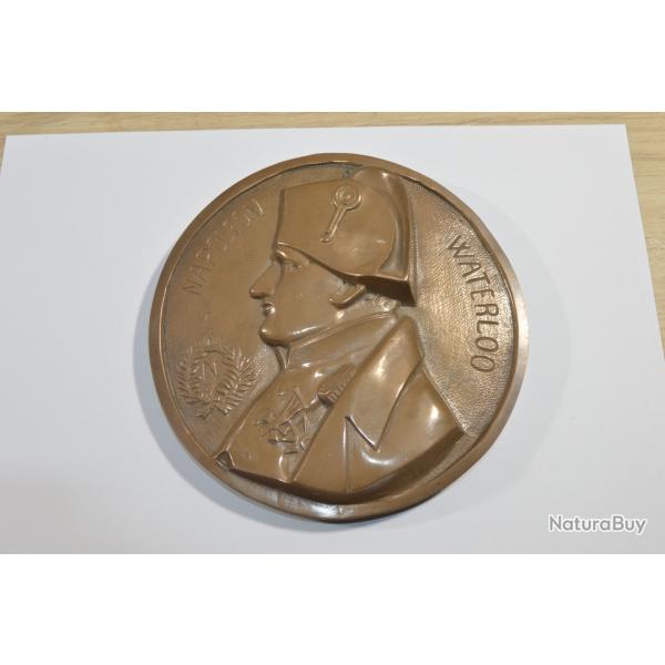 M�daille Mural NAPOLEON BONAPARTE WATERLOO 15.5 cm comm�morative bronze moul� XIX