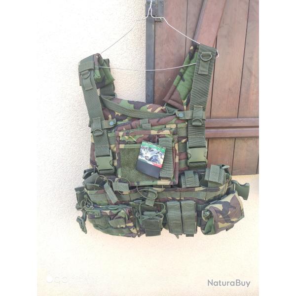 Gilet tactique DEFCON 5 syst�me molle porte plaques.