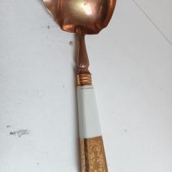 louche  en porcelaine dor&eacute; longueur 22 cm