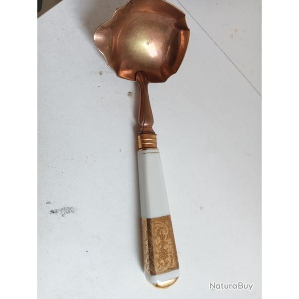 louche  en porcelaine dor� longueur 22 cm