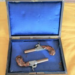 PAIRE DE PISTOLETS COUP DE POING
