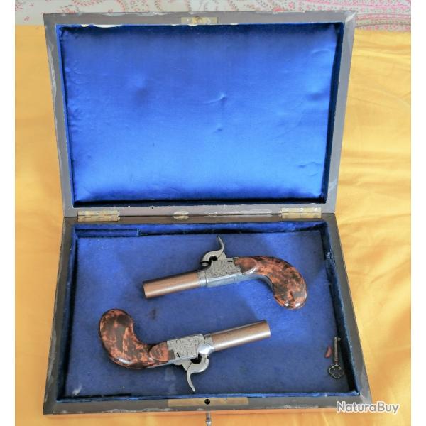 PAIRE DE PISTOLETS COUP DE POING