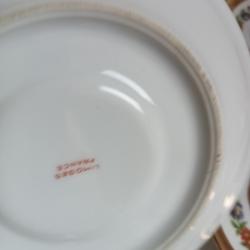 grande soupiere en porcelaine d'art dor&eacute; a l'or fin sign&eacute; J.R hauteur 10 cm diam&egrave;tre 28 cm ,1930