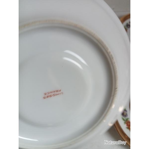 grande soupiere en porcelaine d'art dor� a l'or fin sign� J.R hauteur 10 cm diam�tre 28 cm ,1930