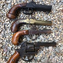 Lot armes de poing &agrave; restaurer