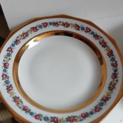 assiettes  a soupe x2 en porcelaine d'art sign&eacute; J.R diam&egrave;tre 23 cm