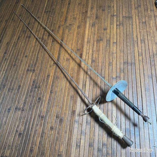 LOT DE DEUX FLEURETS UN XlX �ME un moderne