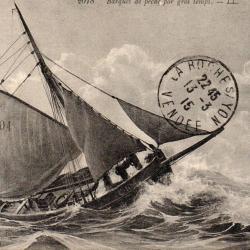 Carte Postale Ancienne - Bateaux de P&ecirc;che en Mer Agit&eacute;e -N&deg;7619