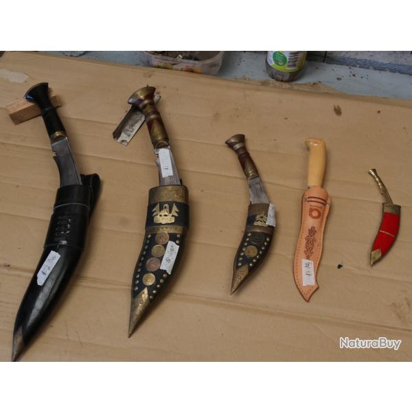 UNE COLLECTION DE  3  COUTEAUX NEPALAIS