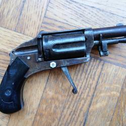 &Eacute;pave de revolver de poche Velodog &agrave; barillet et percussion centrale de fabrication li&eacute;geoise 6mm