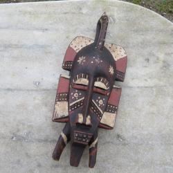 Masque vintage Senoufo fabriqu&eacute; &agrave; la main en bois avec polychromie (H 40 cm) - C&ocirc;te d'Ivoire (XXe)