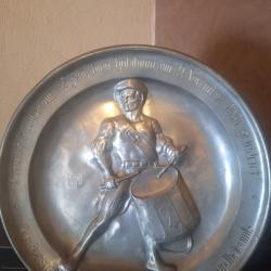 Assiette en &eacute;tain dr H Frei