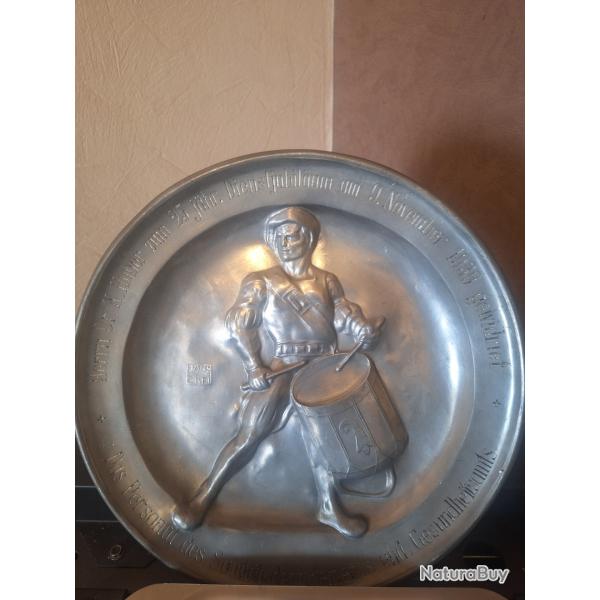 Assiette en �tain dr H Frei