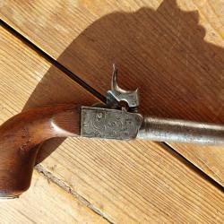 Pistolet percussion coup de poing