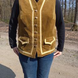 gilet v&eacute;nerie femme taille Large couleur ocre vendue sans les boutons sur mesure