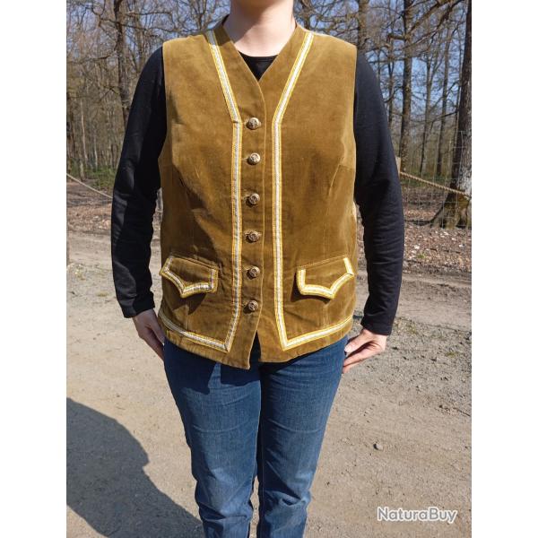 gilet v�nerie femme taille Large couleur ocre vendue sans les boutons sur mesure