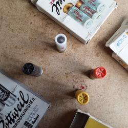 Anciennes cartouches de chasse calibre 20 . Dont une bo&icirc;te de Brenneke . 3 bts pb 6 . TBE. Tirables.