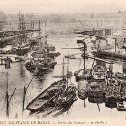 Carte postale Port Militaire de Brest -N&deg;7644