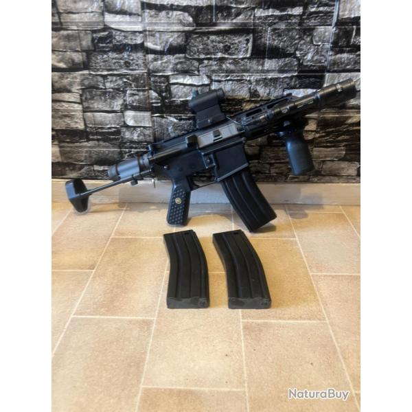 AIRSOFT - RARE WE R8 AEG + point rouge micro T1 + lampe surefire - 3 chargeurs 140bb