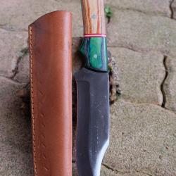 Couteau de Chasse Survie Buschraft Lame Clip Point Acier Carbone 1055 Manche Bois Etui Cuir ArtisanA