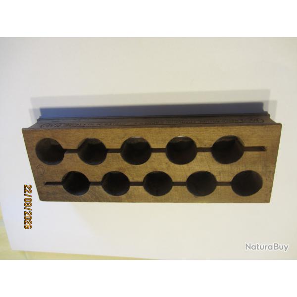 Planche a douilles a broche rechargement calibre 16 Manufrance