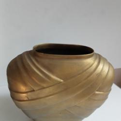 vase en bronze ou laiton hauteur 16 cm x 19 cm
