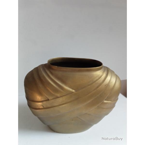vase en bronze ou laiton hauteur 16 cm x 19 cm