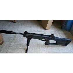 bonjour, je vend cette carabine &agrave; plonb cal: 177,4,5 r&eacute;plique du fusil d'assault de la police