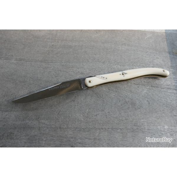 Rare et superbe Laguiole "SALETTES � ESPALION". Plein manche ivoire. Lame carbone.