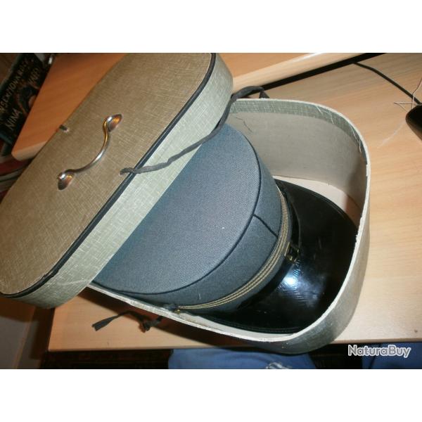 Kepi de capitaine d'infanterie Arm�e Suisse 1941 avec sa boite d'origine